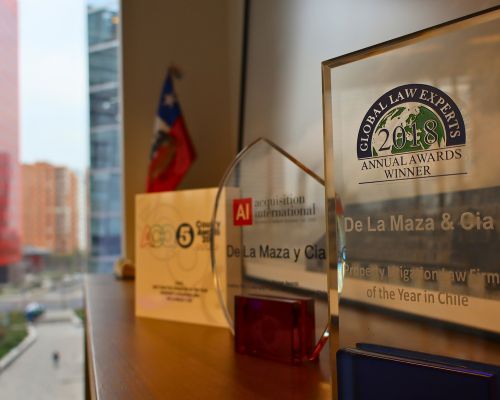 Reconocimientos y premios de abogados inmobiliarios Chile en la oficina de la firma